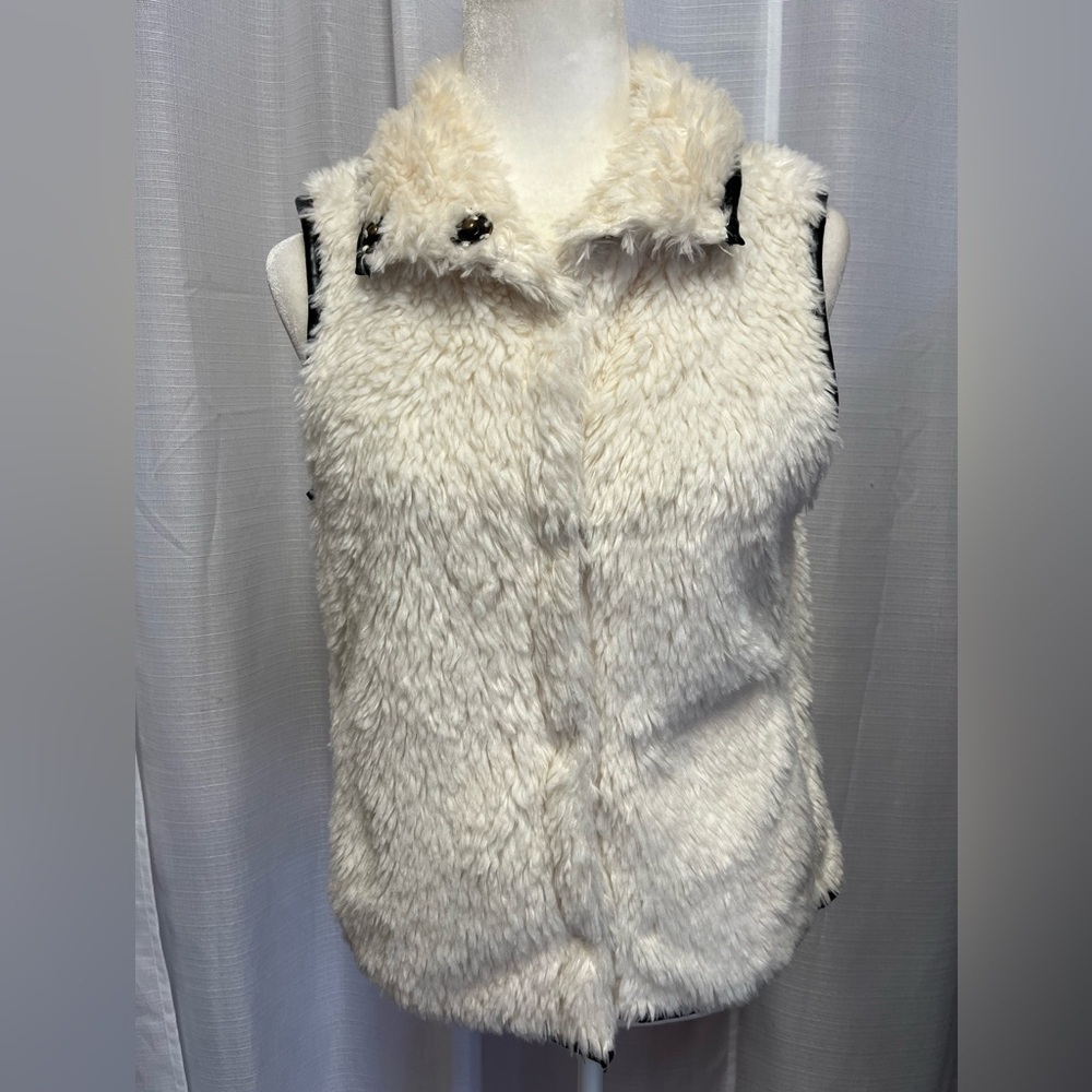 Dylan faux fur button vest with black trim | size Small